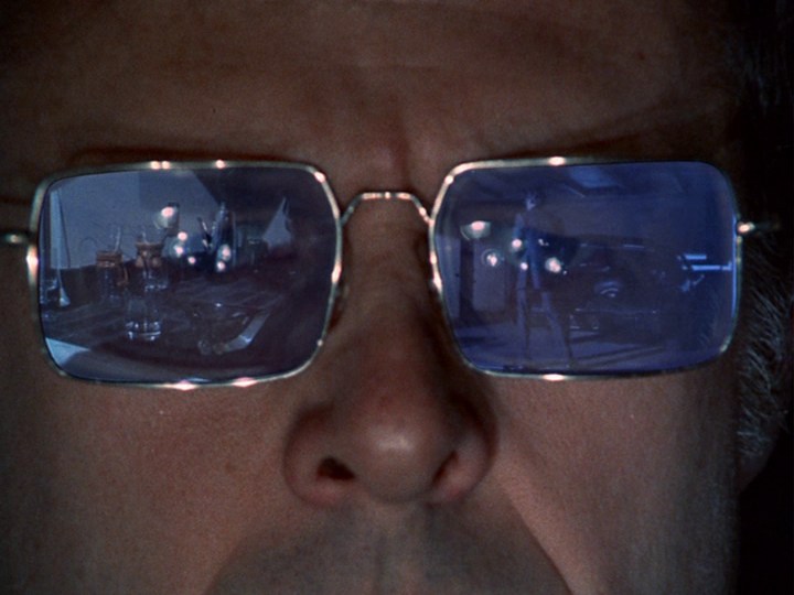 Columbo Screenshot 3: It’s the Glasses!